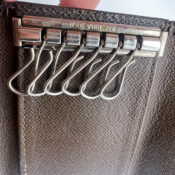 Louis Vuitton Key Holder - Picture 8 of 9